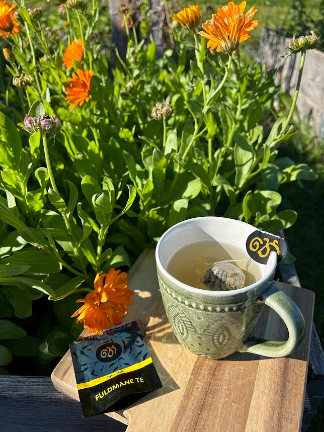 eksklusivt tredisplay m 50 assorterte Chaplon teposer